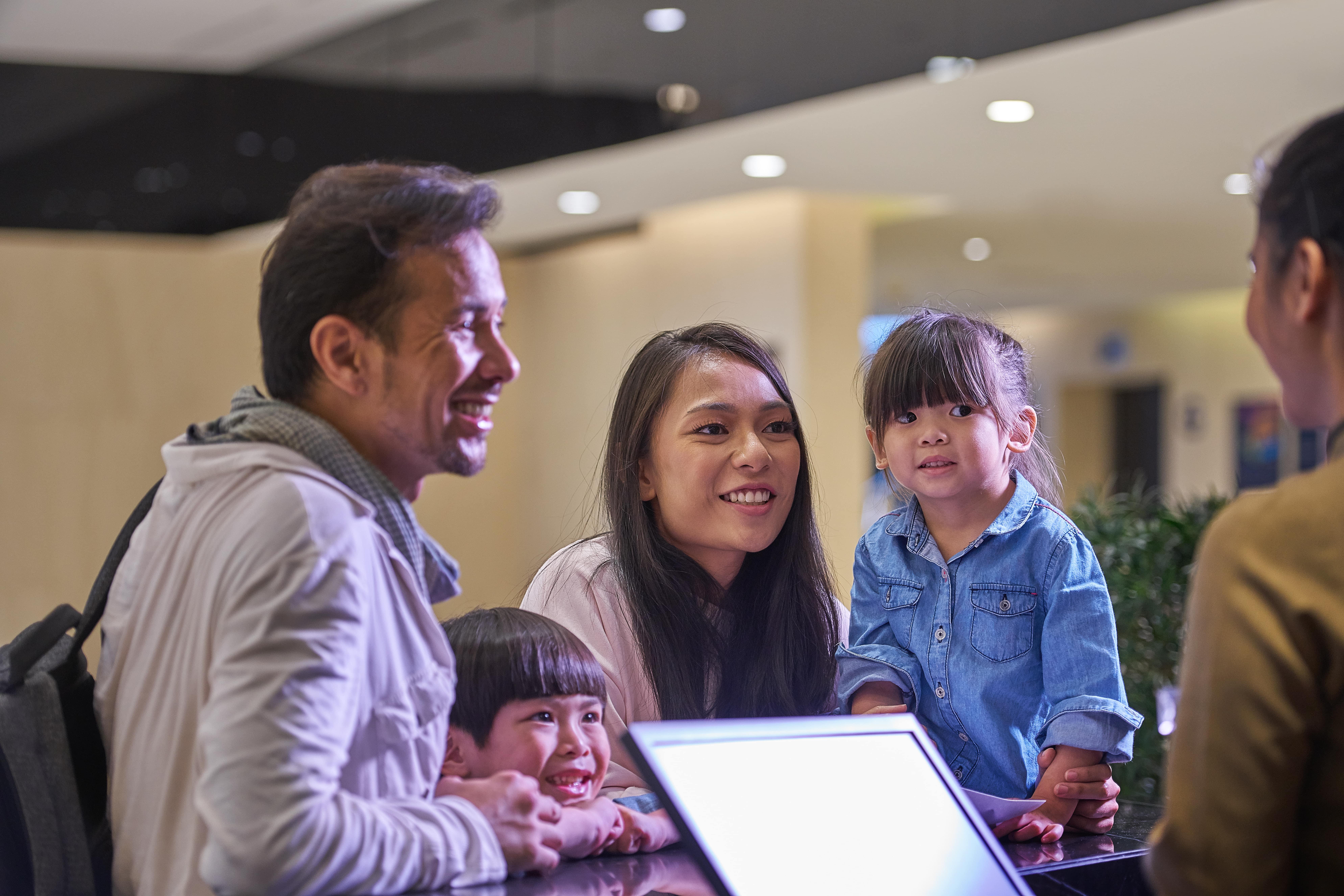 Grand Ion Delemen Hotel Genting Highlands Kültér fotó Family at the airport