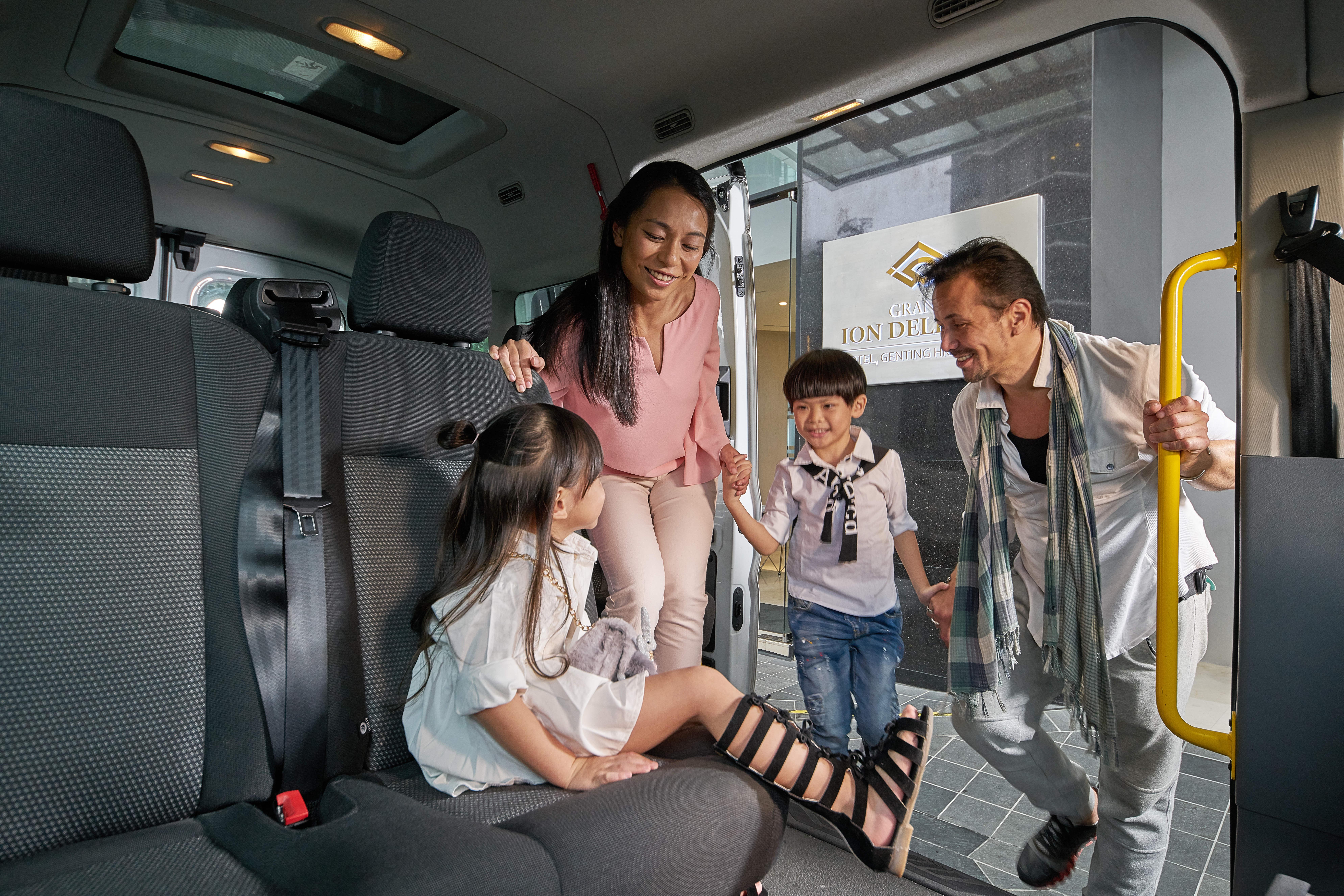 Grand Ion Delemen Hotel Genting Highlands Kültér fotó Family boarding the Lion's City