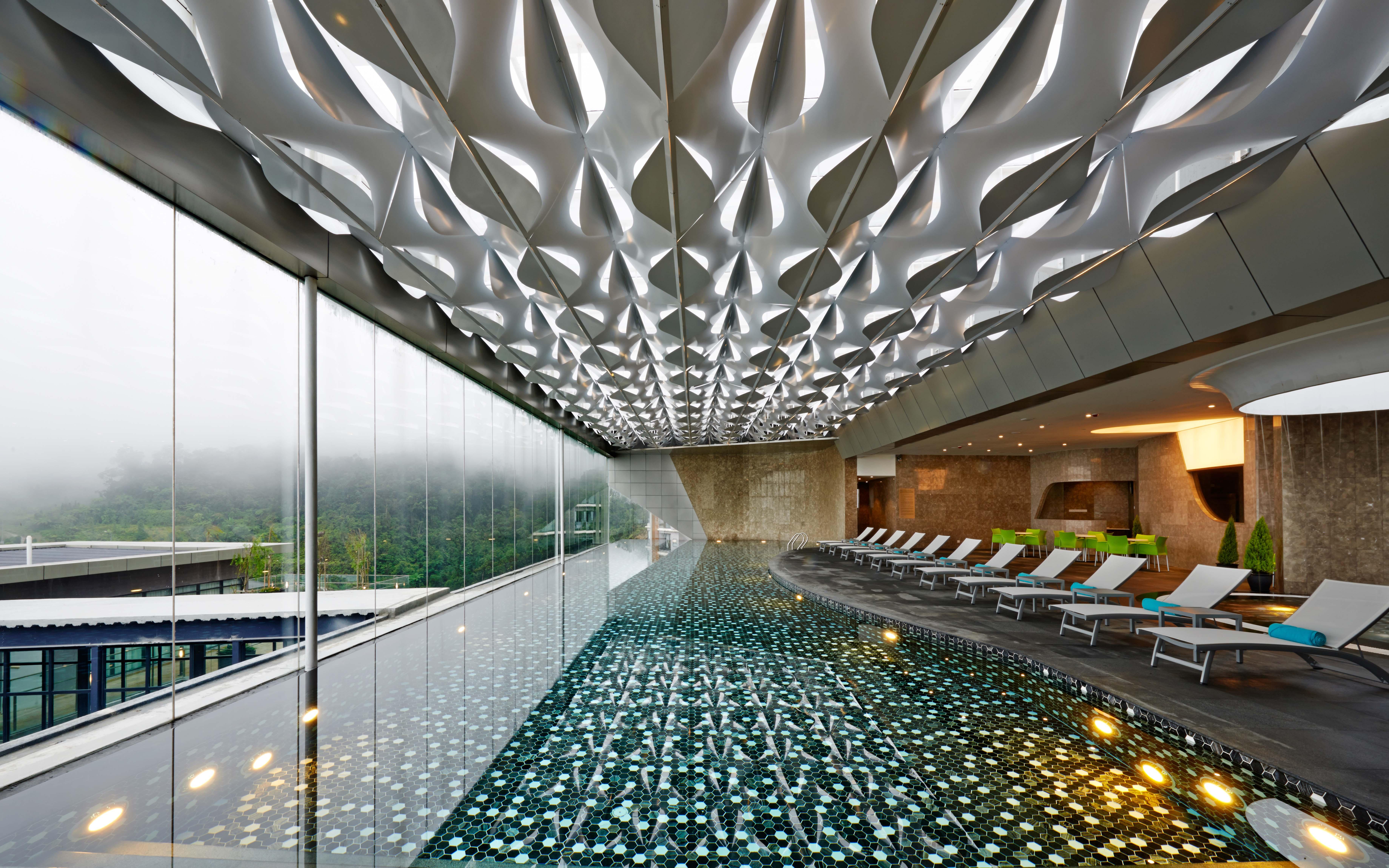 Grand Ion Delemen Hotel Genting Highlands Kültér fotó The pool at the 101 Sky Lounge