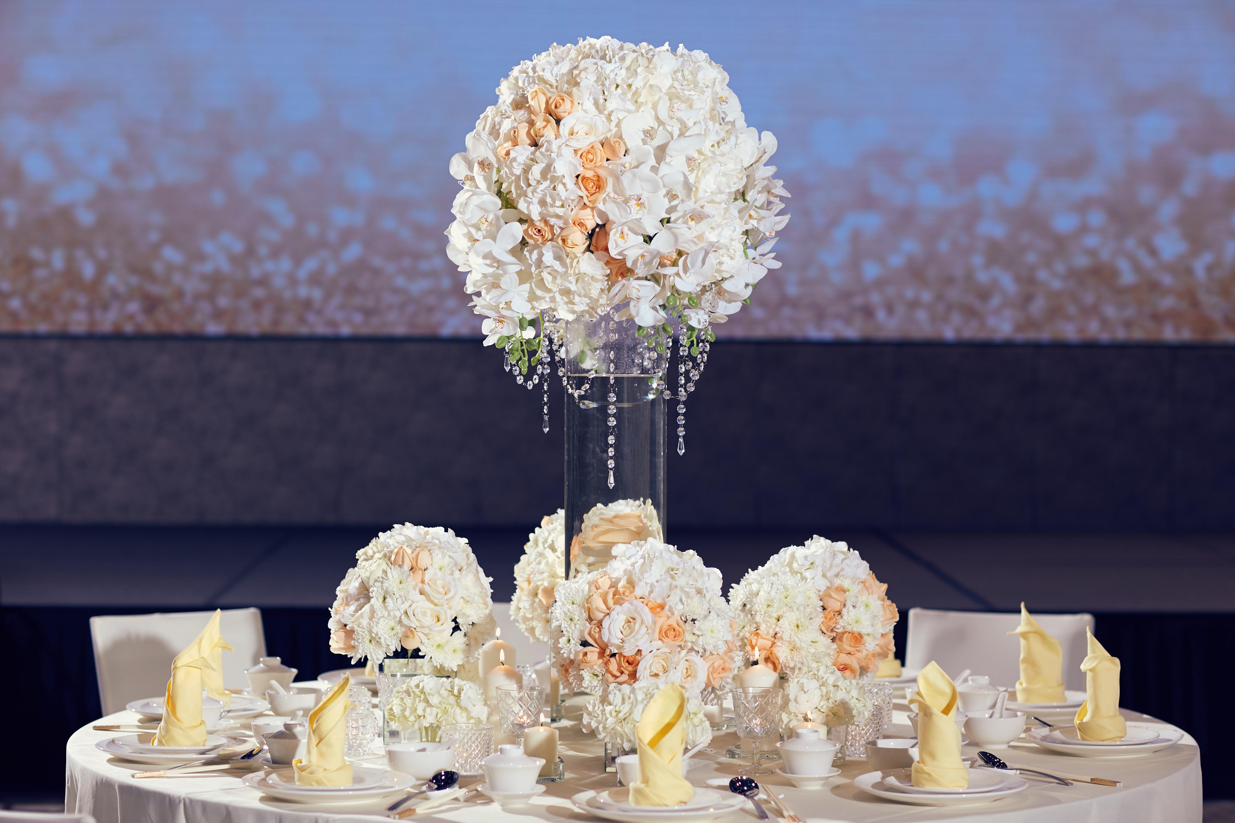 Grand Ion Delemen Hotel Genting Highlands Kültér fotó A table decorated with flowers